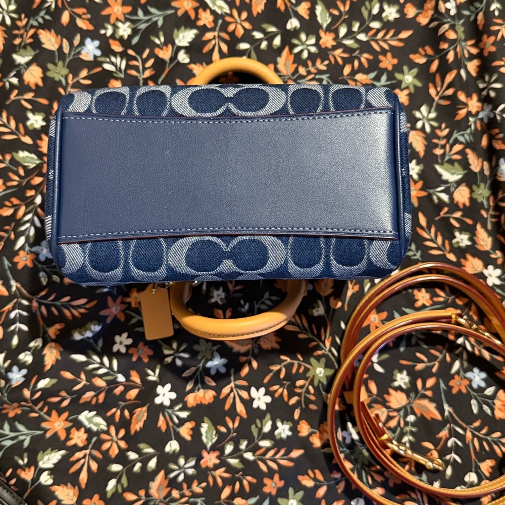 ONLY USED ONCE Coach Blue Signature Denim Satchel with Tan Leather Handles - Picture 4 of 6